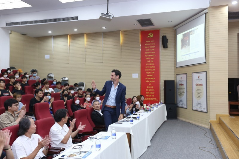 SFA Vietnam joined the launching ceremony of the writing contest about "Ngôi nhà thân yêu" with the students of the Faculty of Architecture